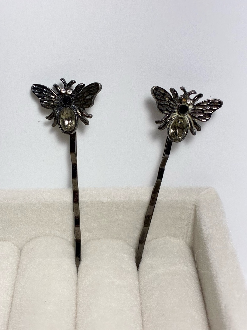 90s Y2K Bee Rhinestone Gunmetal Bobby Pin Hair Clip Set Pair Vintage